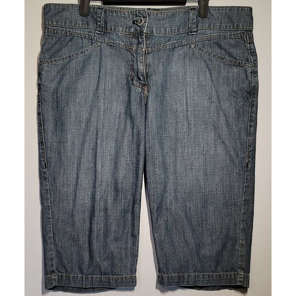 New York And Company Size 14 Denim Shorts 100% Cotton Starburst Back Pocket - Picture 1 of 8